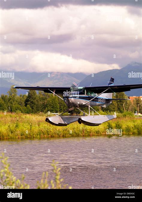 Cessna 206 float plane landing at lake Hood Sea plane Base in Anchorage Alaska Stock Photo - Alamy