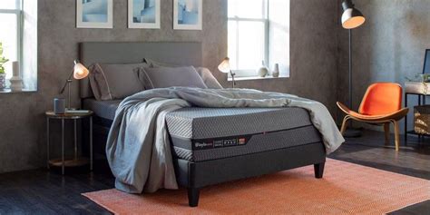 Layla Sleep's New Flippable Hybrid Mattress Has a Firm Side and a Soft Side — House Beautiful in ...