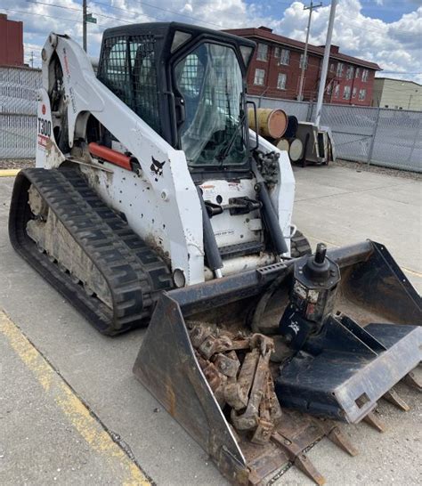 2007 Bobcat T300 Skid Steer & Attachments (970449)