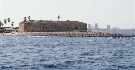 illustration-on-goree-island-in-senegal - Slave Trade Pictures ...