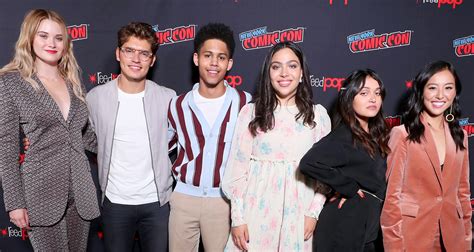 Gregg Sulkin & ‘Marvel’s Runaways’ Cast Tease Upcoming Season 3 at New York Comic Con 2019 ...