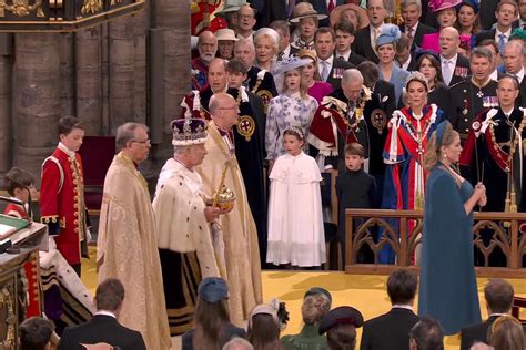 Prince George, Princess Charlotte, Prince Louis Ride in Coronation ...