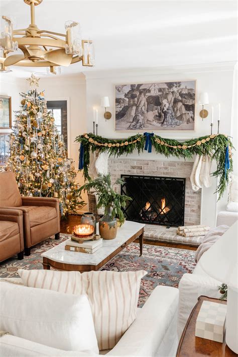 13 Cozy Christmas Living Room Decor Ideas - DESIGN IT. STYLE IT.