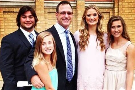 Sadly, Chris Spielman's Wife Stefanie Spielman Lost Her Battle With Cancer | eCelebrityMirror