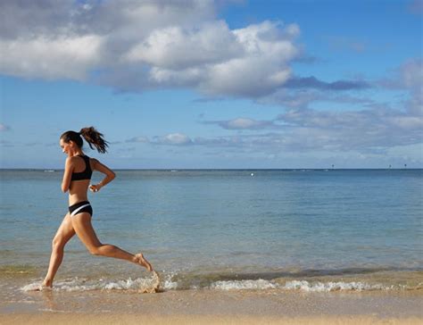 3 Workouts You Can Do On The Beach | Daily Makeover Beach Workouts, Running Workouts, Bodyweight ...