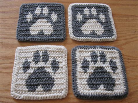 Paw Print Coasters. Gray and White Crochet Coaster Set With - Etsy | Haak onderzetters, Hond ...