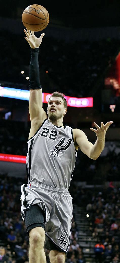 Former Spur Tiago Splitter to undergo season-ending surgery