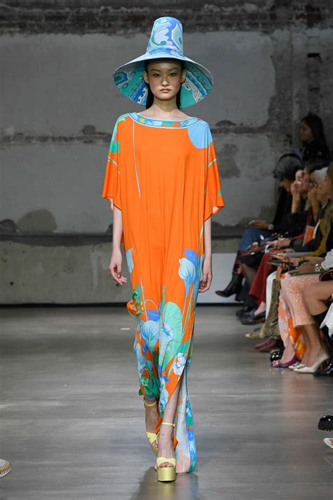 Leonard Paris Spring 2023 Fashion Show | The Impression