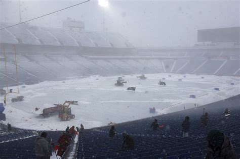 Bills urge shovelers to obey travel ban as snow pounds Buffalo before ...