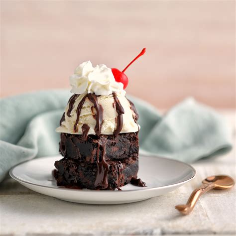 Hot Chocolate Fudge Brownie Sundae Recipe | Deporecipe.co