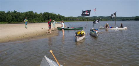 Paddling on the Mississippi River - NextSTL