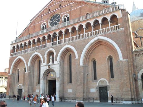 The Basilica dedicated to St Anthony Padua Saint Anthony, Basilica, Saints, Italy, Visiting ...