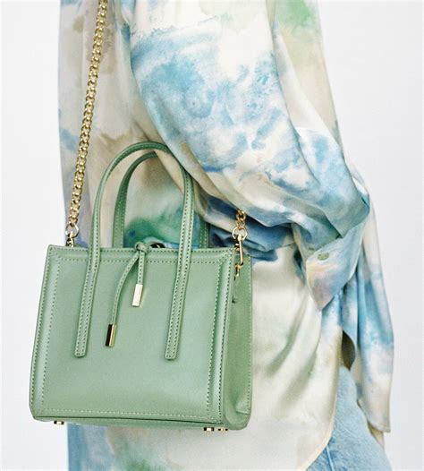 Product Spotlight: Zara Handbags That Look High-End - Voir Fashion