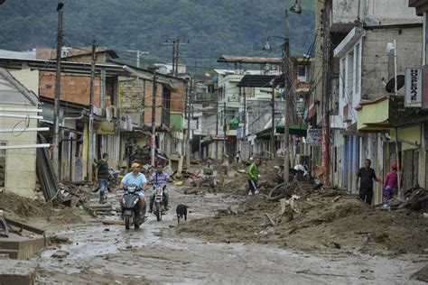 Hundreds dead after massive Colombia mudslide