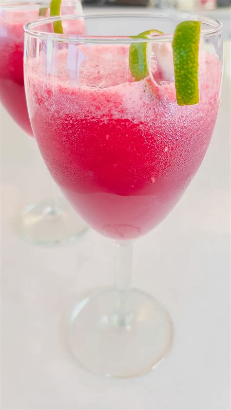 HOW TO MAKE FIZZY RASPBERRY LEMONADE - RecipeForte