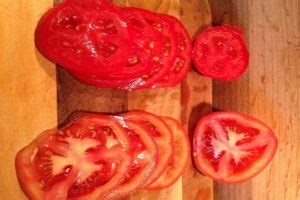 Difference Between GMO Tomatoes vs Organic - Delightful Daily