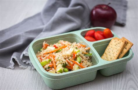 Rice Salad wiht Tomatoe and Cracker in a Bento Box - Creative Commons Bilder