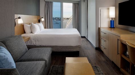 Boston Waterfront Hotel Rooms | Hyatt Place Boston Seaport