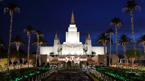 Christmas Lights at the Oakland Temple - TempleHill.org