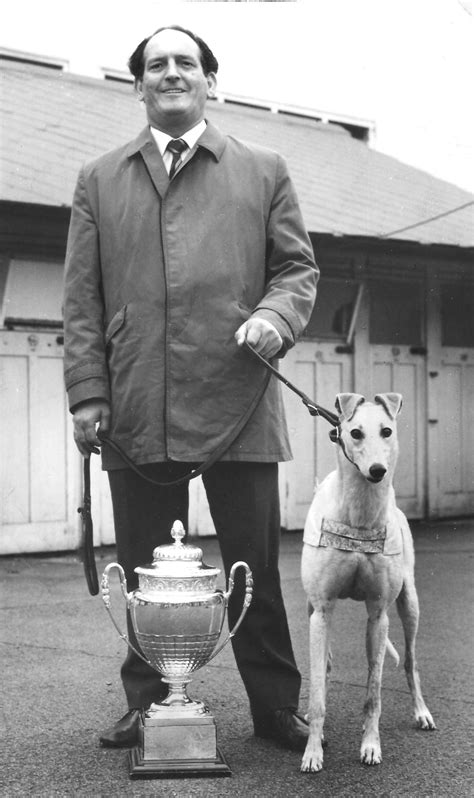 File:1972 Wimbledon Spring Stakes champion Puff Pastry with owner Mr R ...