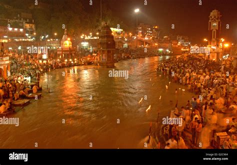 Ganga aarti haridwar hi-res stock photography and images - Alamy