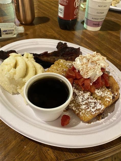 9 Best Breakfast Spots in Gatlinburg You Can’t Miss