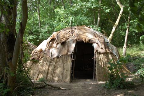 The homes in the Stone Age hunter was small huts, which were made of leather or other material ...