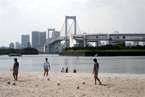 Tokyo: Rainbow Bridge | The Odaiba Beach is one of two in be… | Flickr