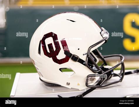 November 16 2019: Oklahoma Sooners helmet before the 1st half of the ...