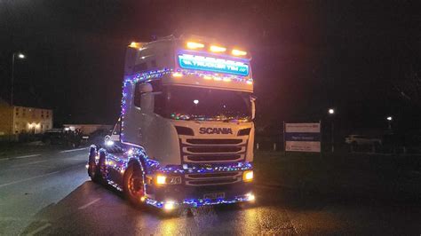 Trucker Tim and his Scania Arriving into Boston pilgrim hospital this evening. - YouTube