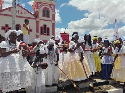 History and Culture of the Figurehead Baianas | Aventura do Brasil