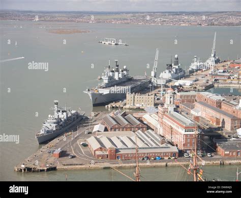 Navy dockyard hi-res stock photography and images - Alamy