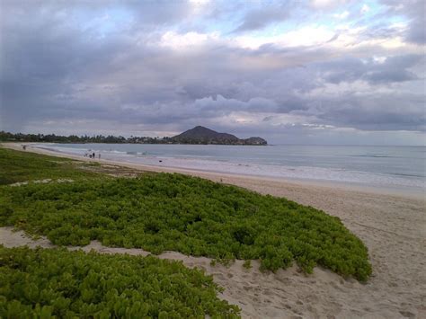 Kailua Beachside, 2 Houses off beach, 2bed/2bath, Sleeps 8, Ocean & Mtn Views - Kailua