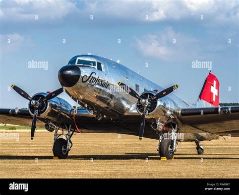 Swissair Douglas DC-3 DC3 - Historic DC3 in Swissair 1940s colours, operated by Ju-Air Stock ...