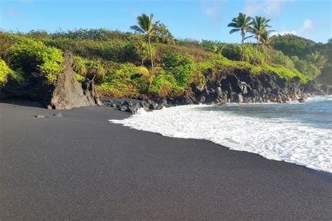 Road to Hana beaches with 7+ beaches near Hana Highway 🌴 Maui Hawaii ...