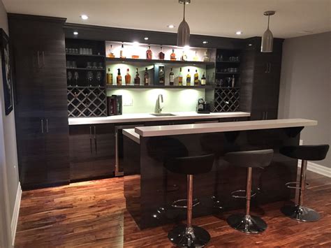 High Gloss Modern Basement Bar - Modern - Home Bar - Toronto - by dsk Kitchens | Houzz