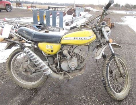 Suzuki 100cc dirt bike, good tires, two-stroke and four-speed with high/low - Albrecht Auction ...