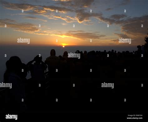 Sunrise dawn temples at the Golden summit of Mount Emei, Emei Shan ...