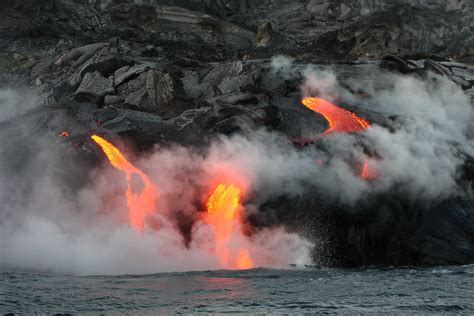 Feeling hot hot hot! Kilauea volcano lava flowing into the… | Flickr