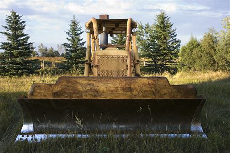 Basic Parts of a Bulldozer & Its Functions | Sciencing