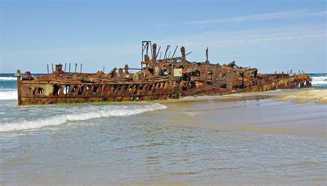 File:Fraser-Island-shipwreck-of-Maheno-(ship-1905)-IGP4364-a.jpg