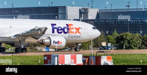 Fedex memphis airport hi-res stock photography and images - Alamy