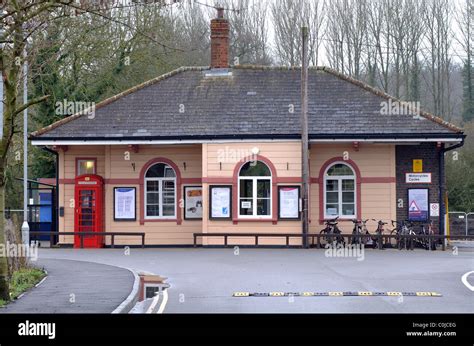 Charlbury railway station, Oxfordshire, England, UK Stock Photo - Alamy