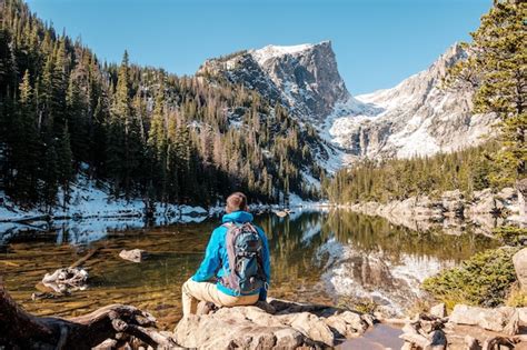 Premium Photo | Tourist near dream lake in colorado