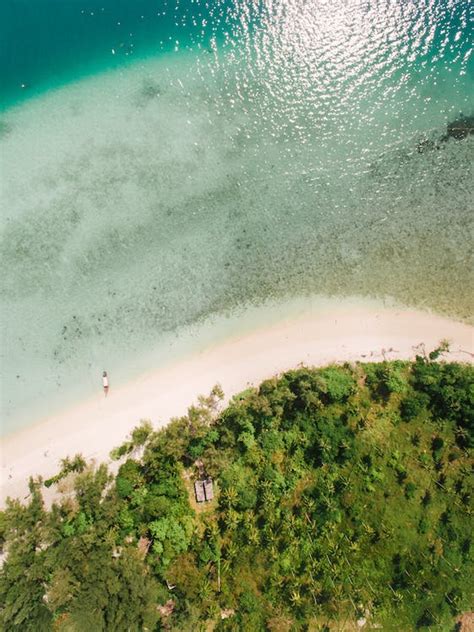 Drone Shot of a Beach · Free Stock Photo