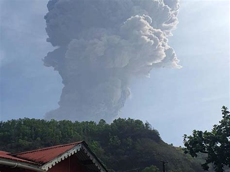 Volcano erupts on Caribbean's St. Vincent as thousands flee danger zone - CBS News