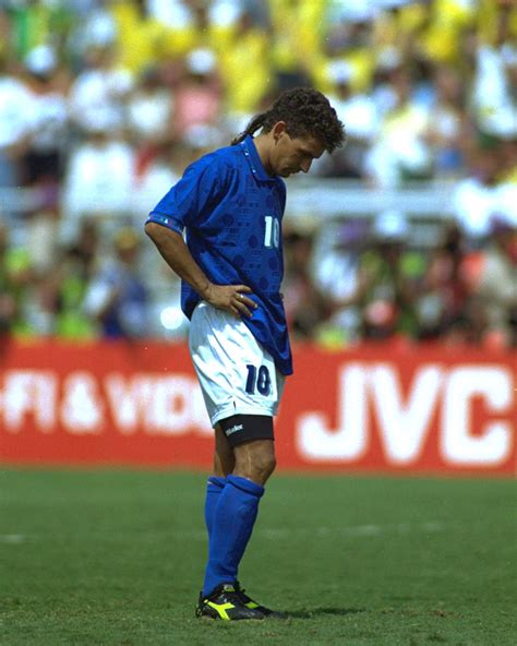 もう10年以上前なのに、いまだに印象的なシーン | Roberto baggio, Soccer goal, Soccer