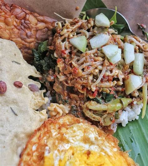 7 Nasi Pecel Khas Indonesia, Serupa tapi Ternyata Tak Sama