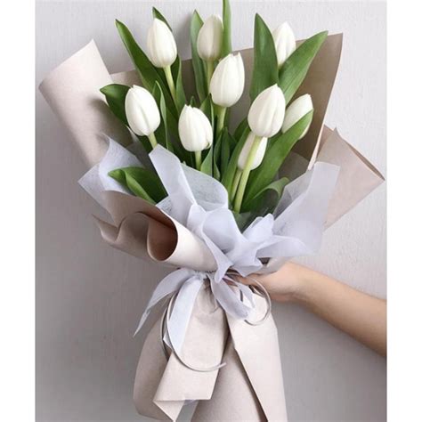 9 Pcs White Tulips in a Bouquet To Manila | Delivery 9 Pcs White Tulips ...