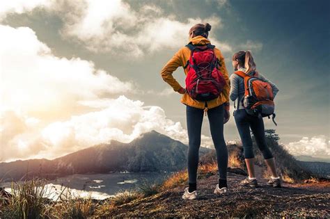 10 solo hiking tips for women